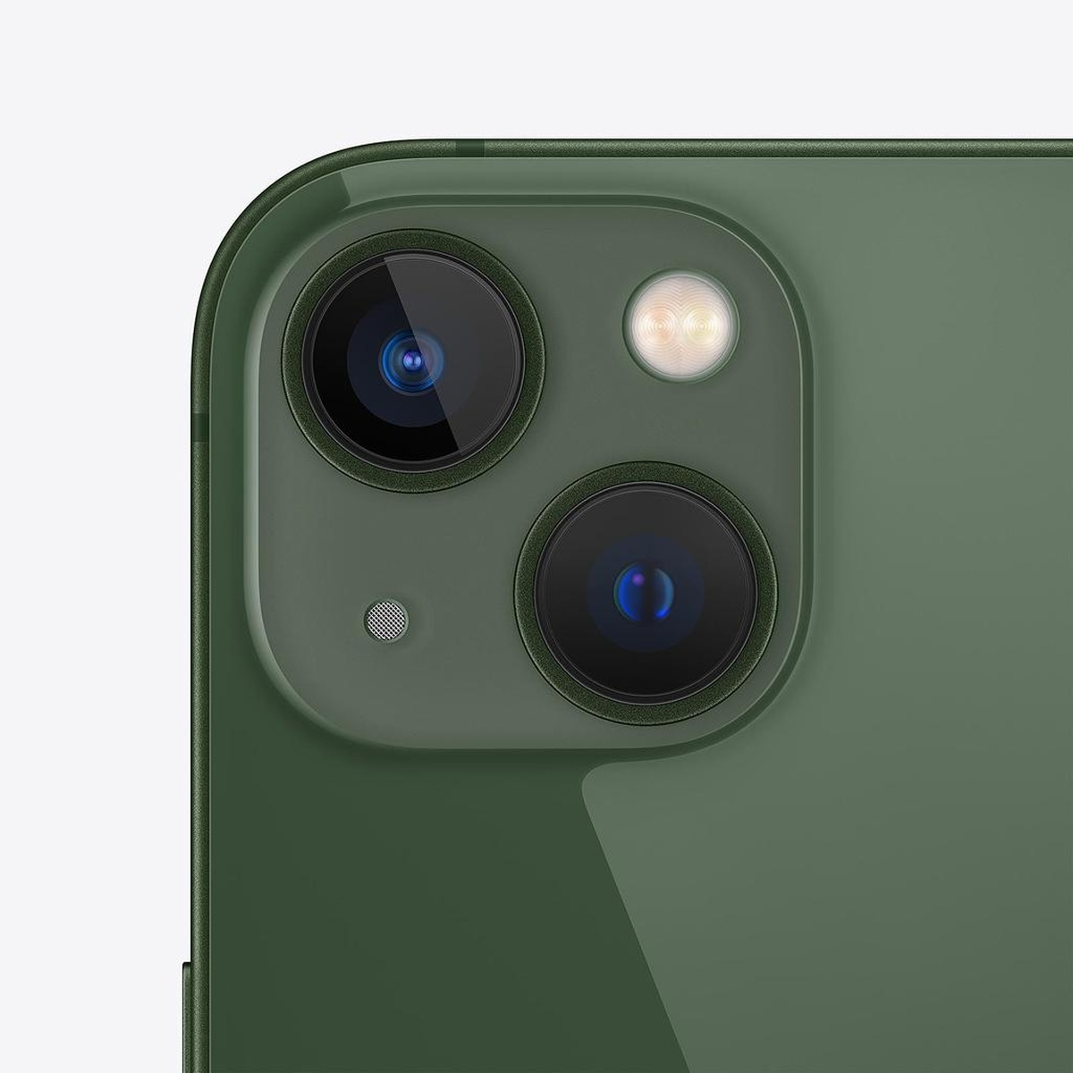 Dettaglio fotocamera iPhone 13 verde. Sistema a doppia fotocamera.