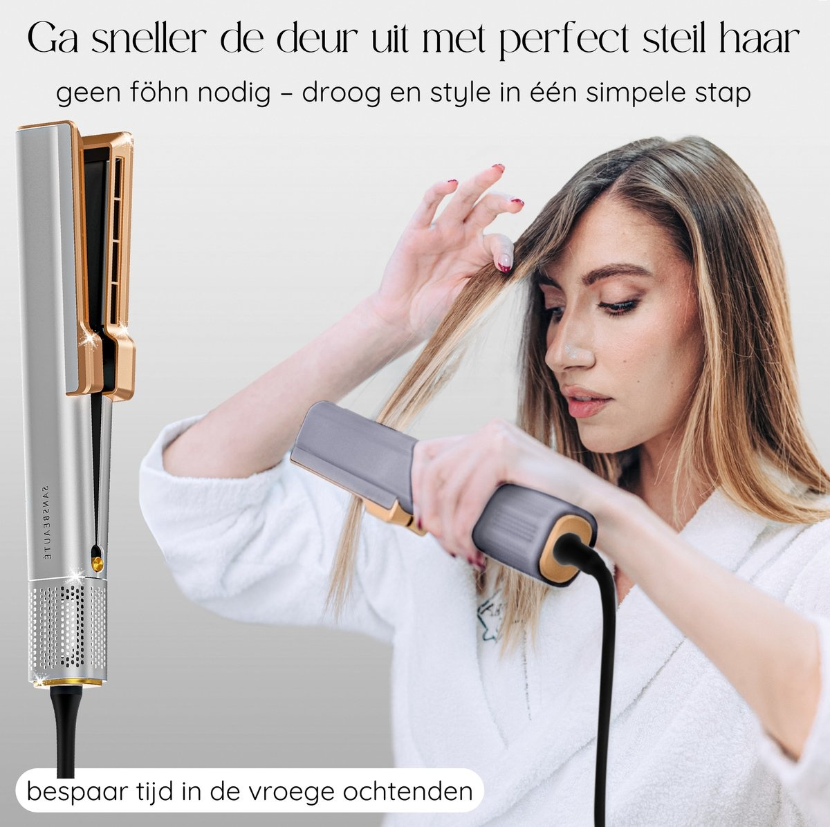 Frau stylt Haare mit einem silber-goldenen Haarglätter. Der Glätter ist eingesteckt und einsatzbereit.