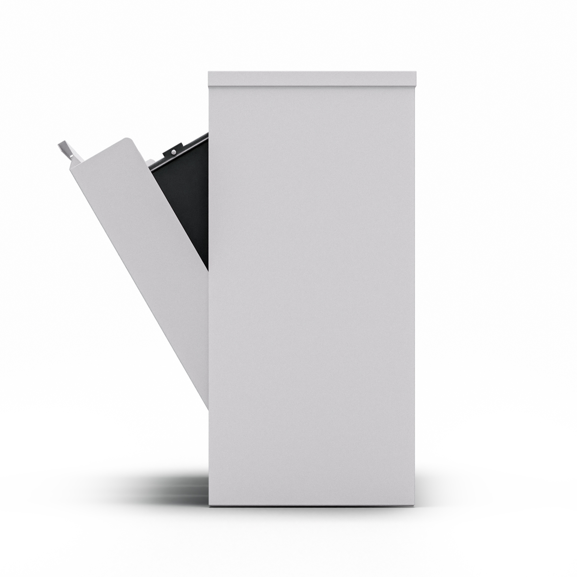 Bidone della spazzatura bianco con coperchio aperto, angolato verso sinistra. Sfondo bianco semplice, design minimalista.