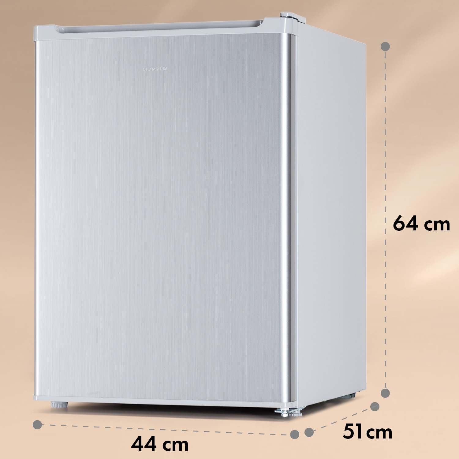 Silberner Mini-Kühlschrank mit Maßen: 44 cm breit, 51 cm tief und 64 cm hoch.