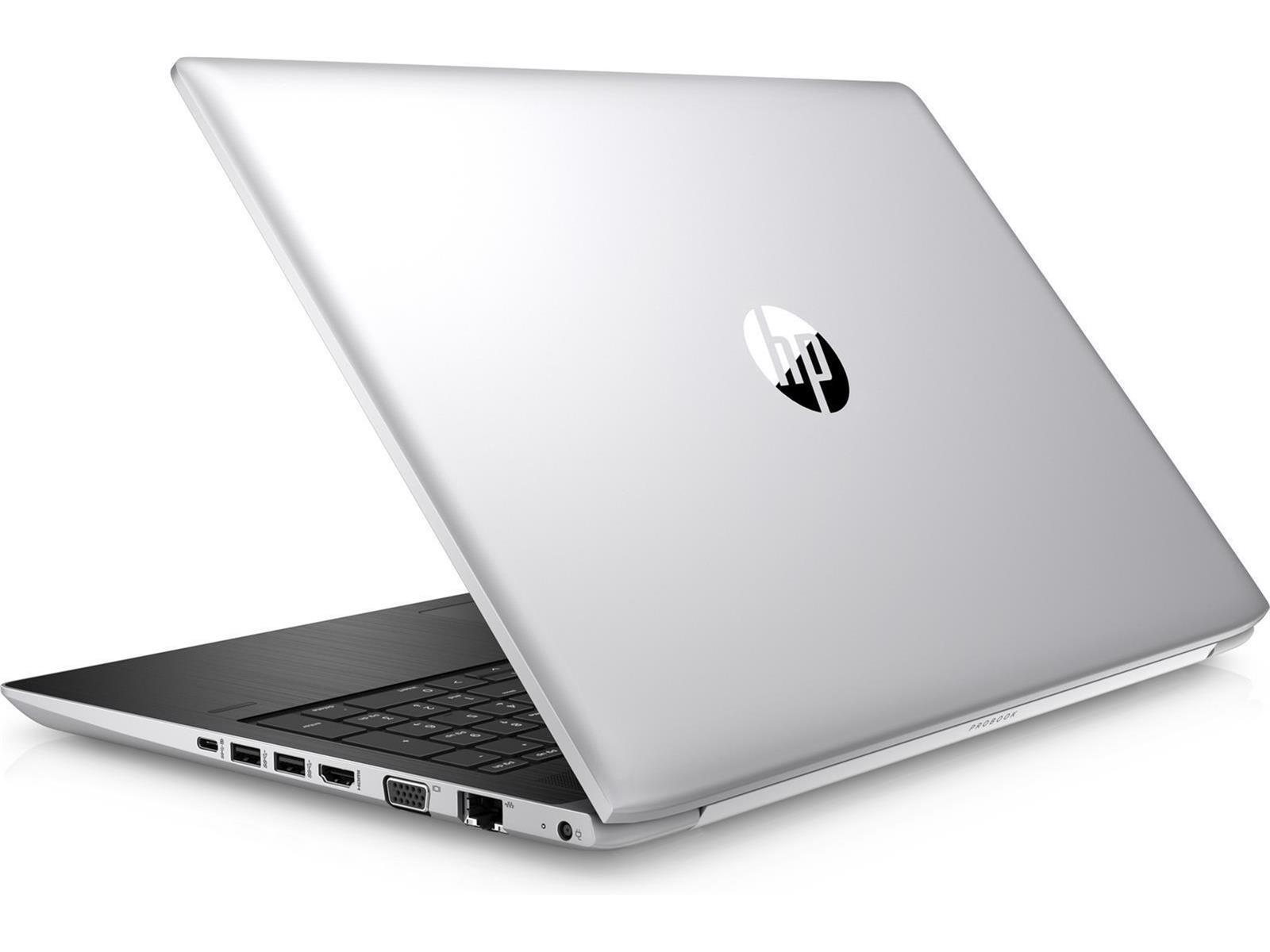Silberner Laptop, Rückansicht, offen, mit HP-Logo. Weißer Hintergrund.