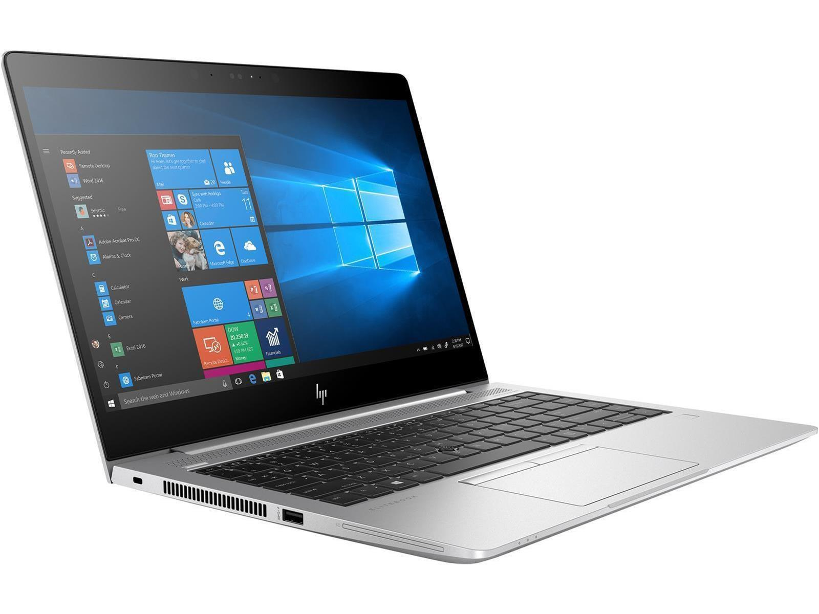 Silberner Laptop geöffnet, zeigt den Windows-Desktop mit App-Symbolen und blauem Hintergrund.
