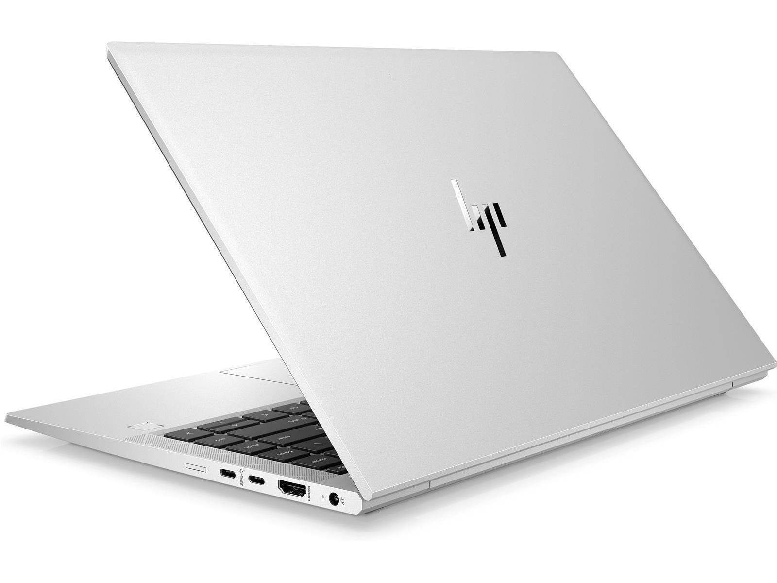 Silberner Laptop, teilweise geöffnet. HP-Logo auf der Rückseite. Weißer Hintergrund.