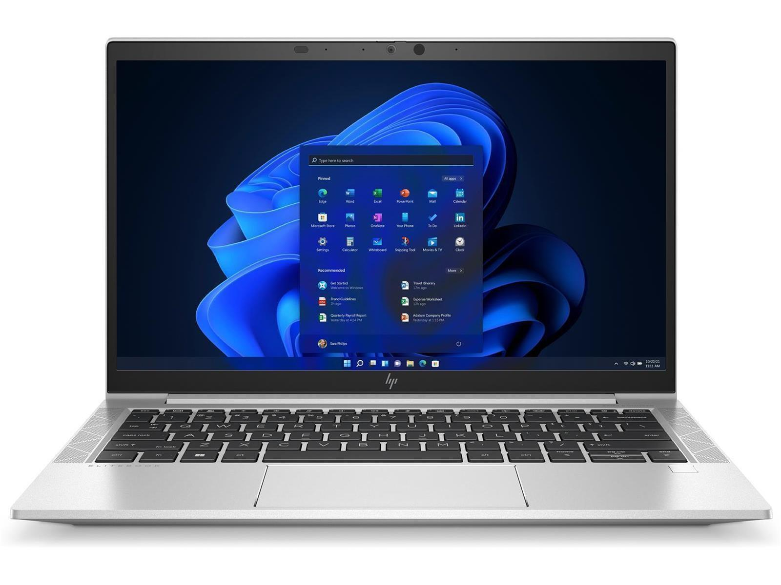 Silberner Laptop mit geöffneter Windows 11-Oberfläche, Tastatur sichtbar. Der Bildschirm zeigt App-Symbole.