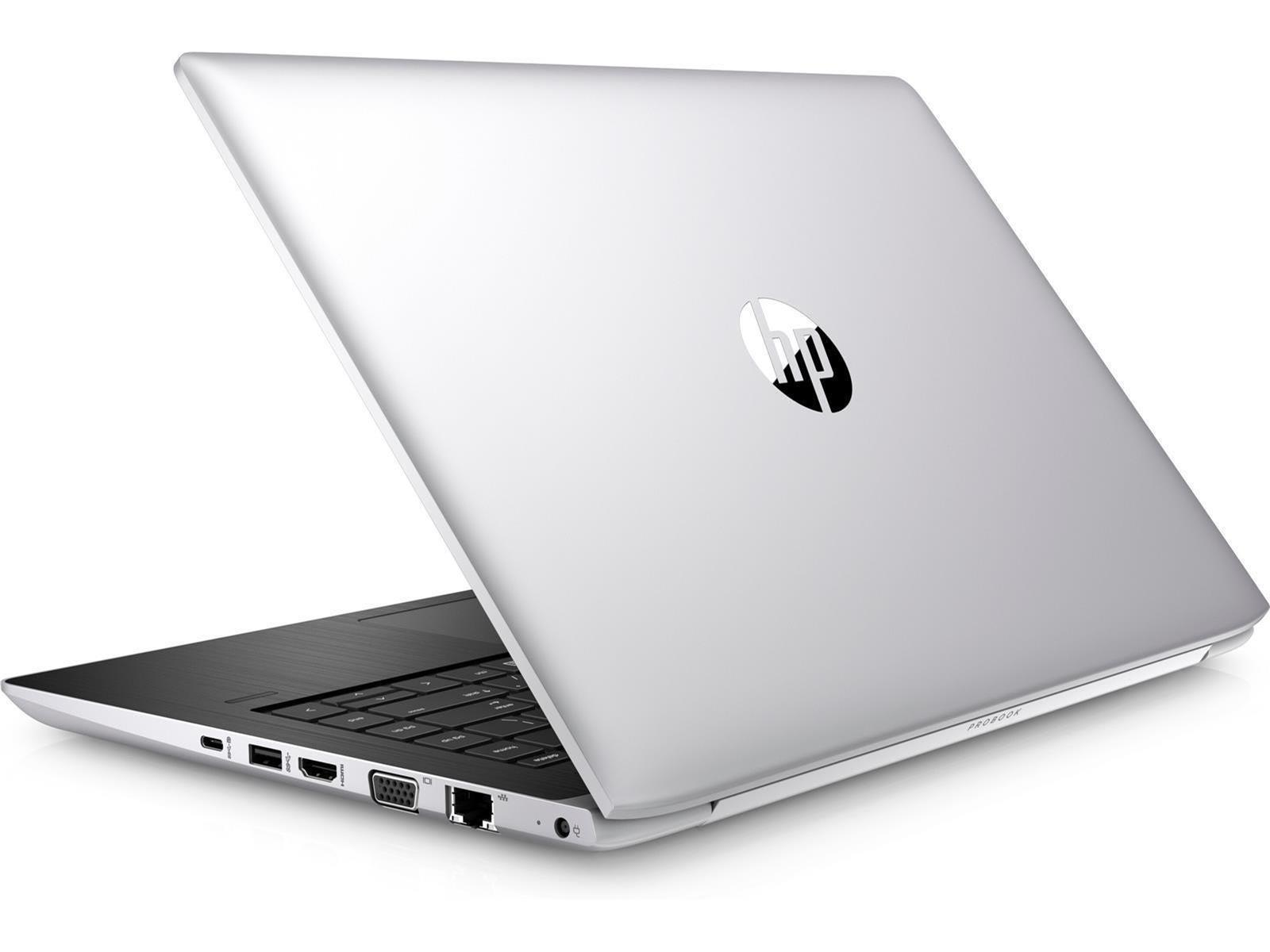 Ein silberner Laptop mit dem HP-Logo auf der Rückseite, abgewinkelt, um Anschlüsse und die Tastatur zu zeigen.