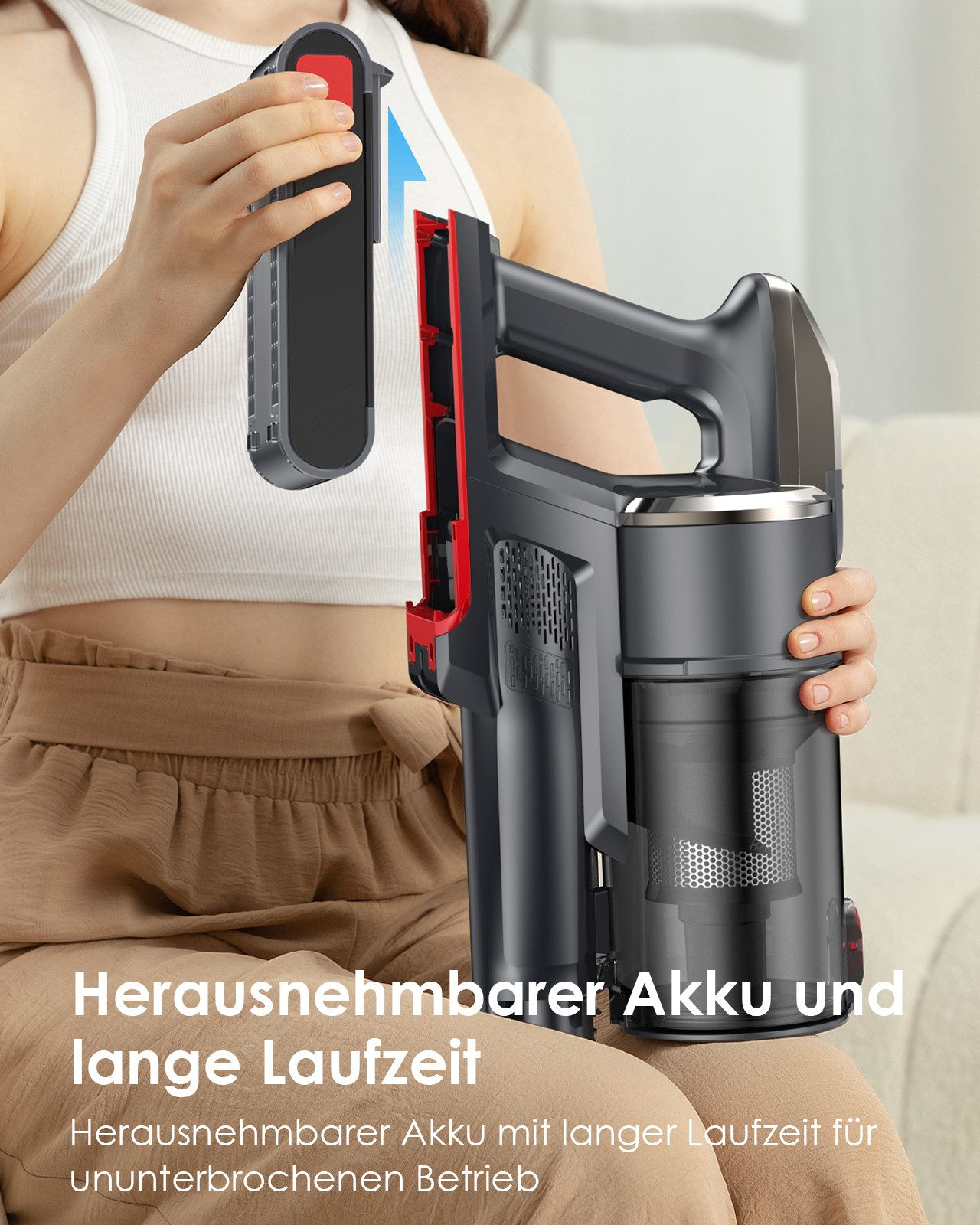 Osoba trzyma czarno-czerwony odkurzacz bezprzewodowy. Pokazano otwartą baterię.
