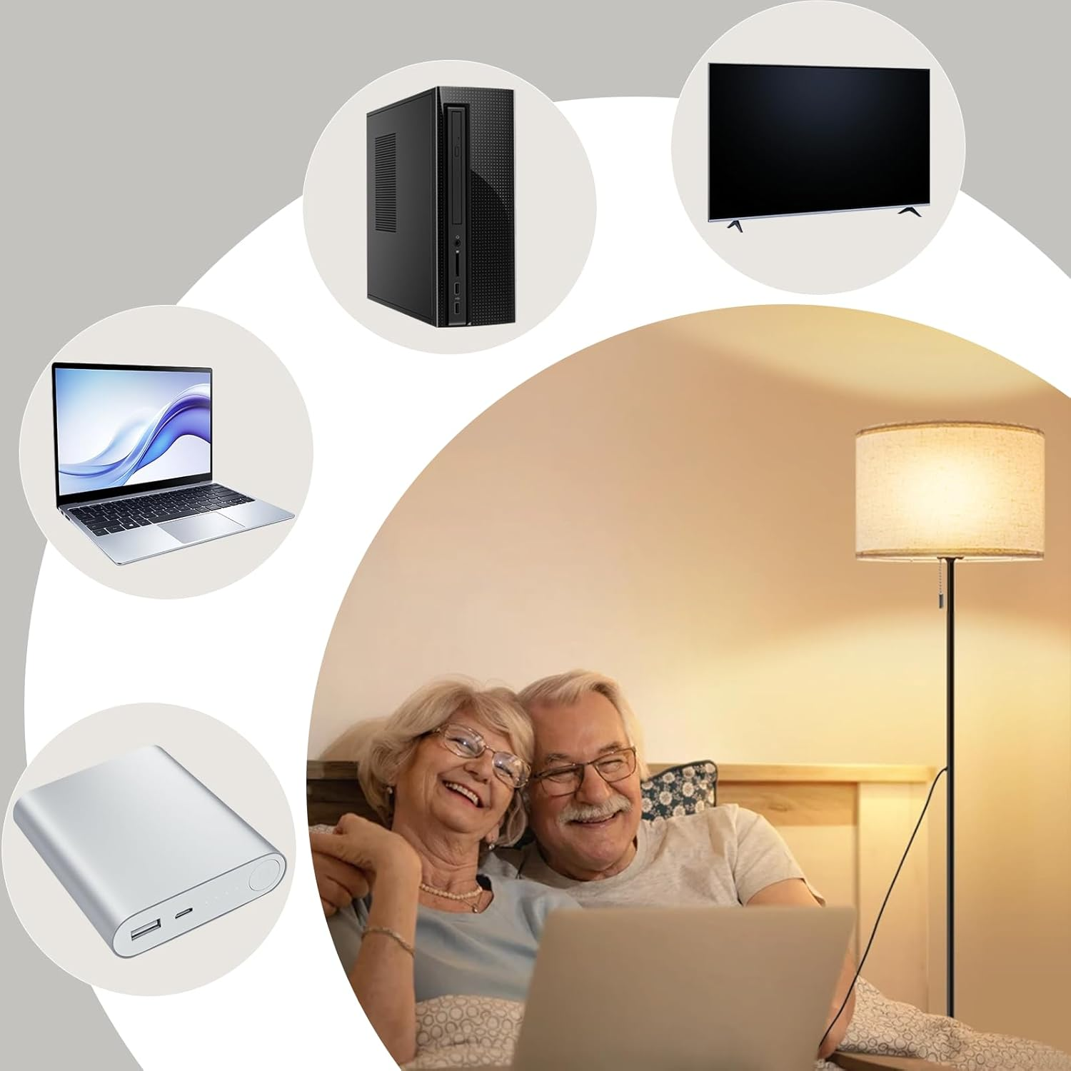 Starsza para uśmiecha się do laptopa. Komputer, telewizor i inne urządzenia są wokół nich.