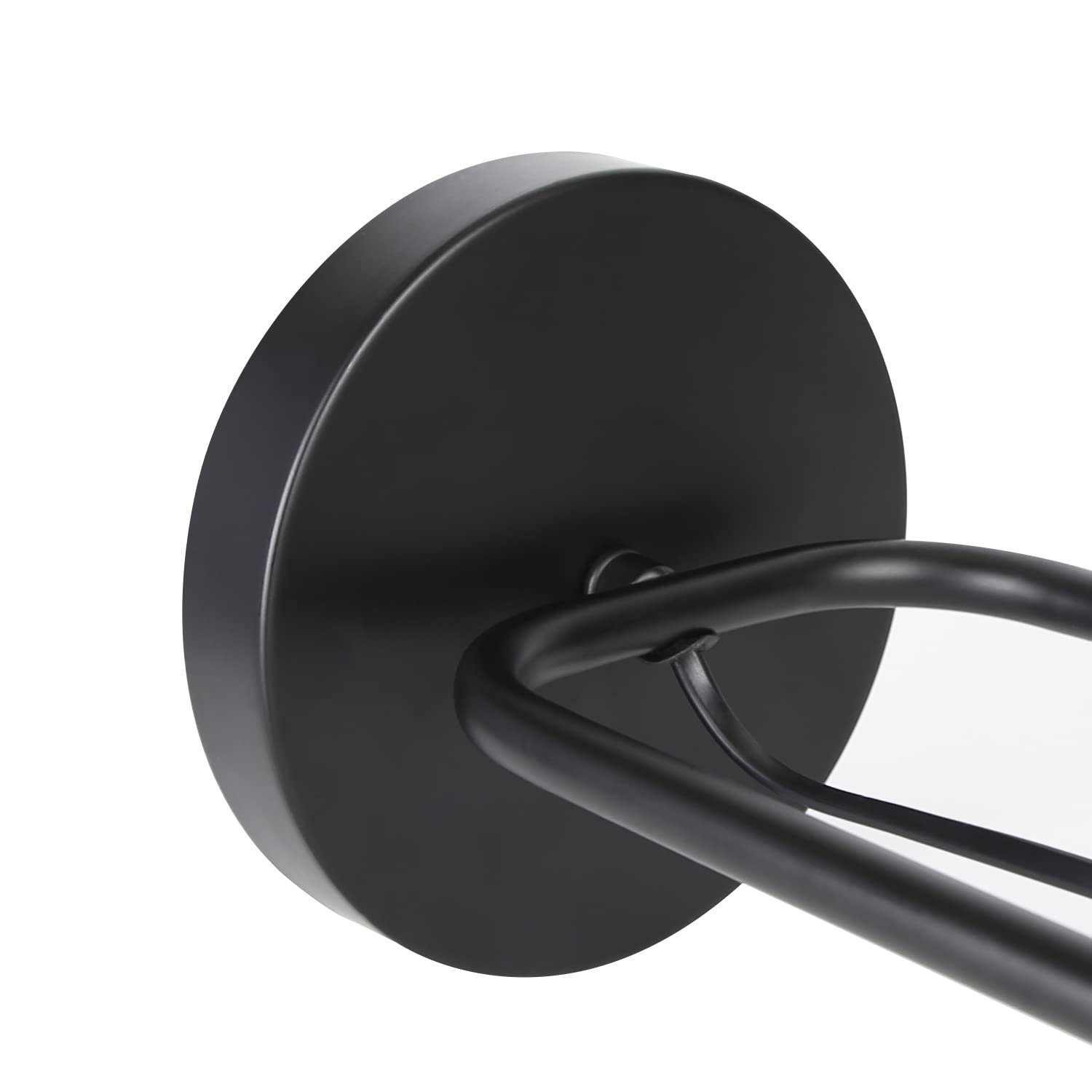 Czarna lampa z okrągłą podstawą i zakrzywionym ramieniem na białym tle.