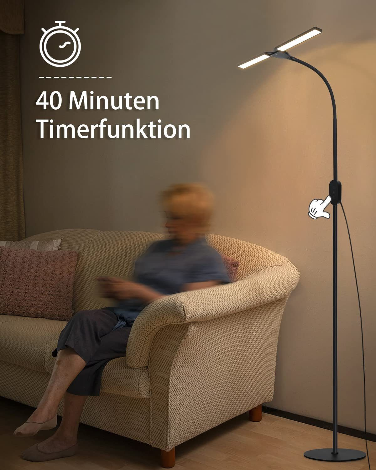 Donna su un divano vicino a una lampada da terra nera con funzione timer e testo in tedesco.
