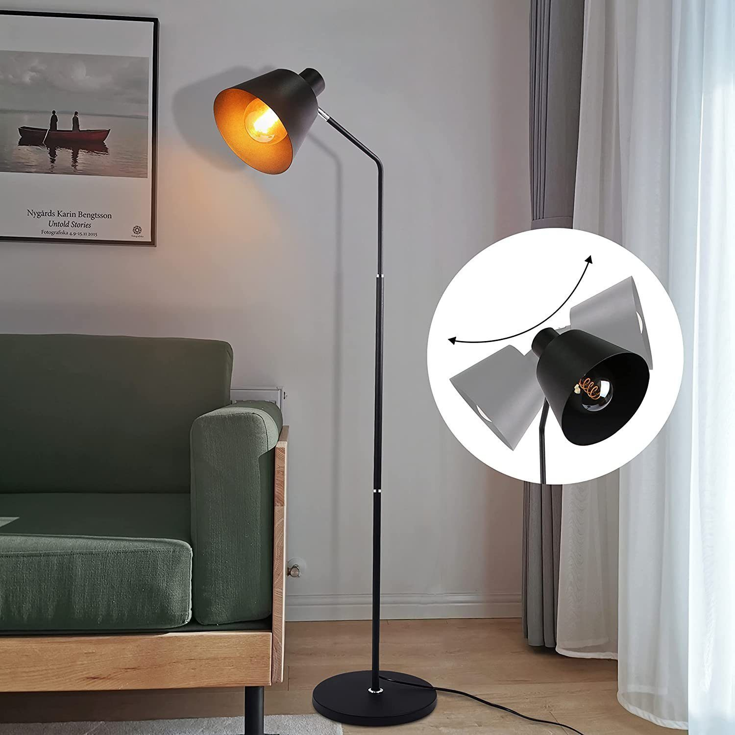 Eine schwarze Stehlampe mit verstellbarem Kopf, die ein Wohnzimmer beleuchtet.