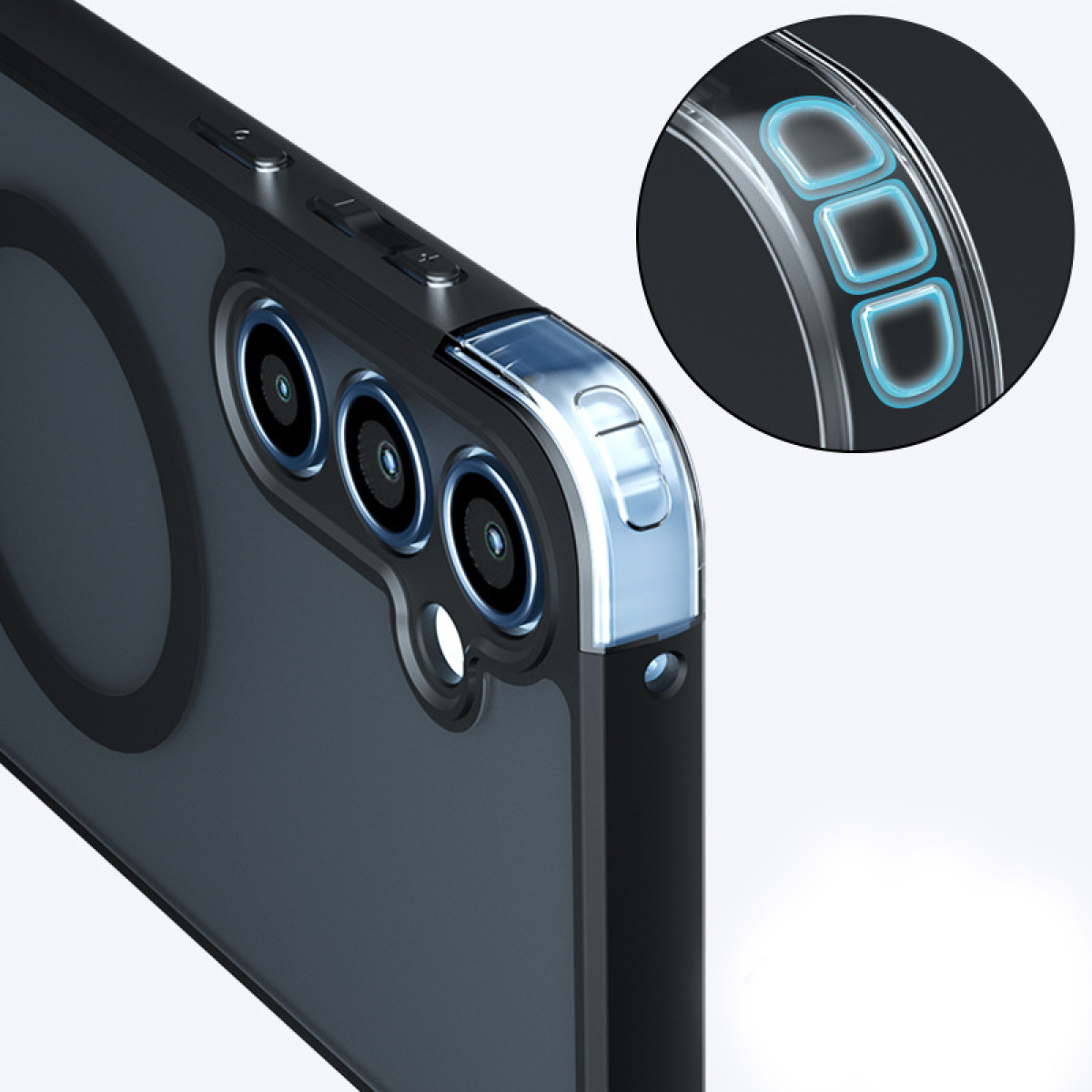 Primo piano di una custodia per telefono. La custodia è scura con un ritaglio per la fotocamera. Una cornice trasparente circonda la fotocamera.