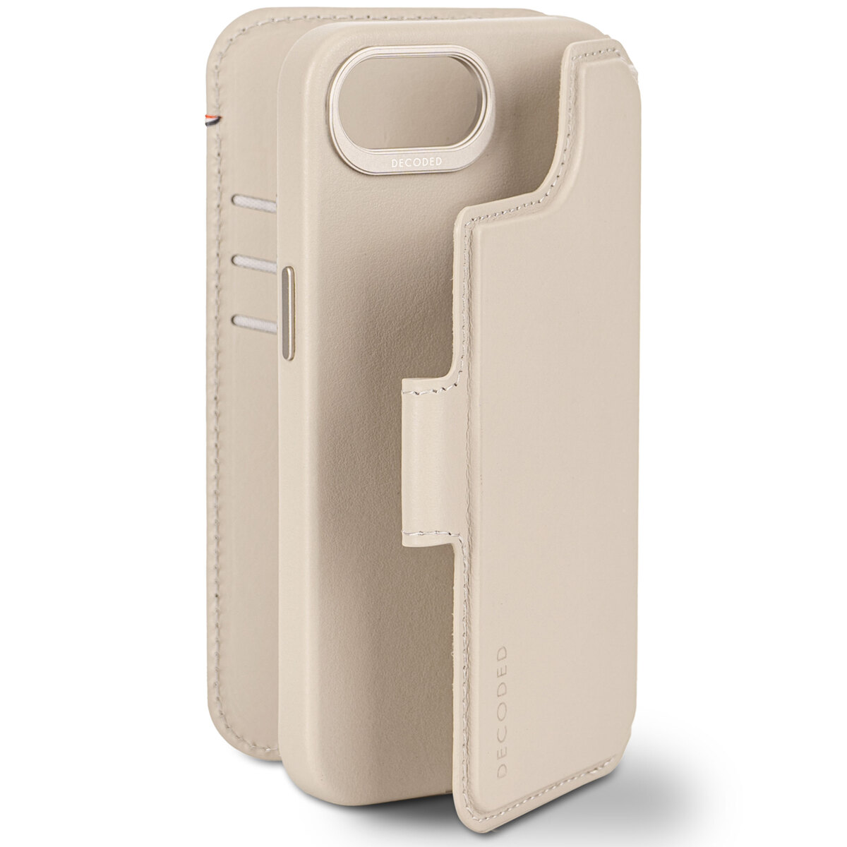 Étui de téléphone beige avec fentes pour cartes et fermeture magnétique.