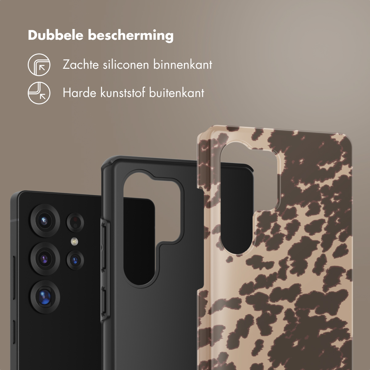 Drie telefoonhoesjes: één zwart, één met dierenprint, één effen zwart, met tekst.