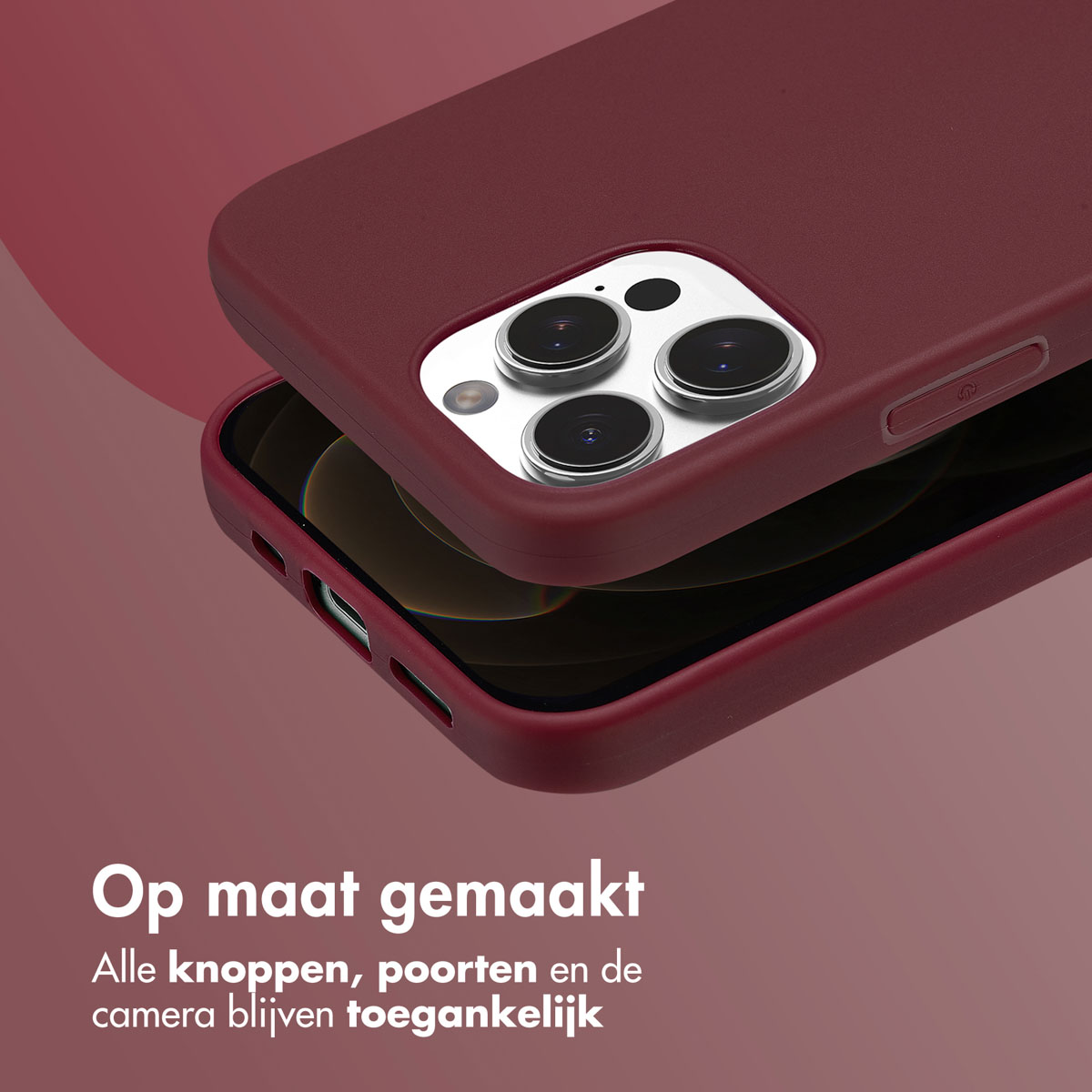 Een bordeauxrode telefoonhoes, die laat zien dat de knoppen en poorten van de telefoon toegankelijk zijn.