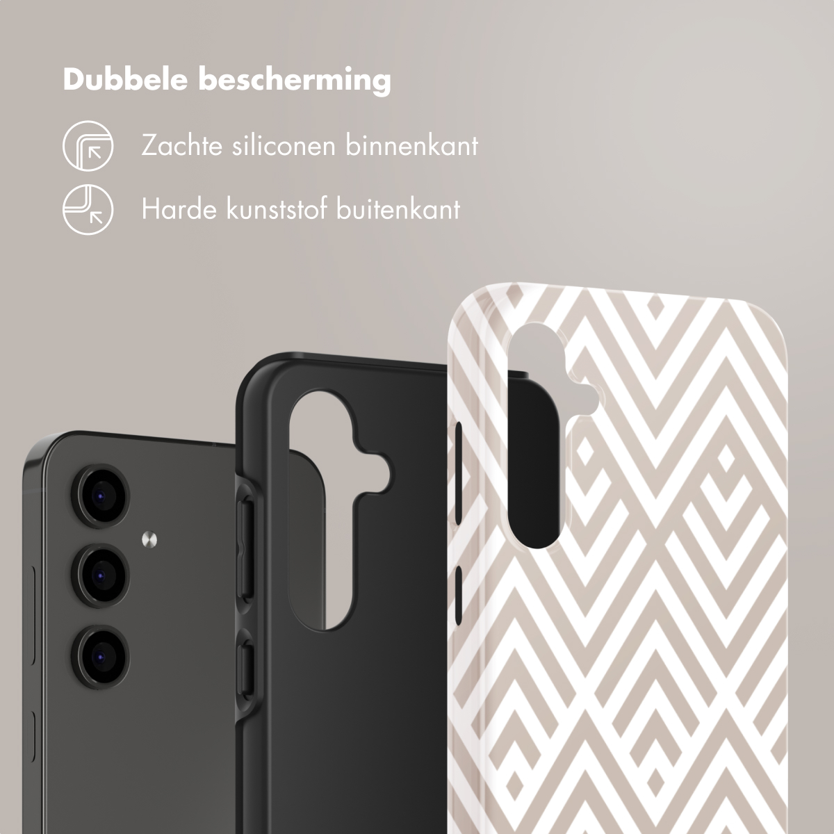 Drie telefoonhoesjes, met een telefoon zichtbaar. Eén zwart, twee met patronen.
