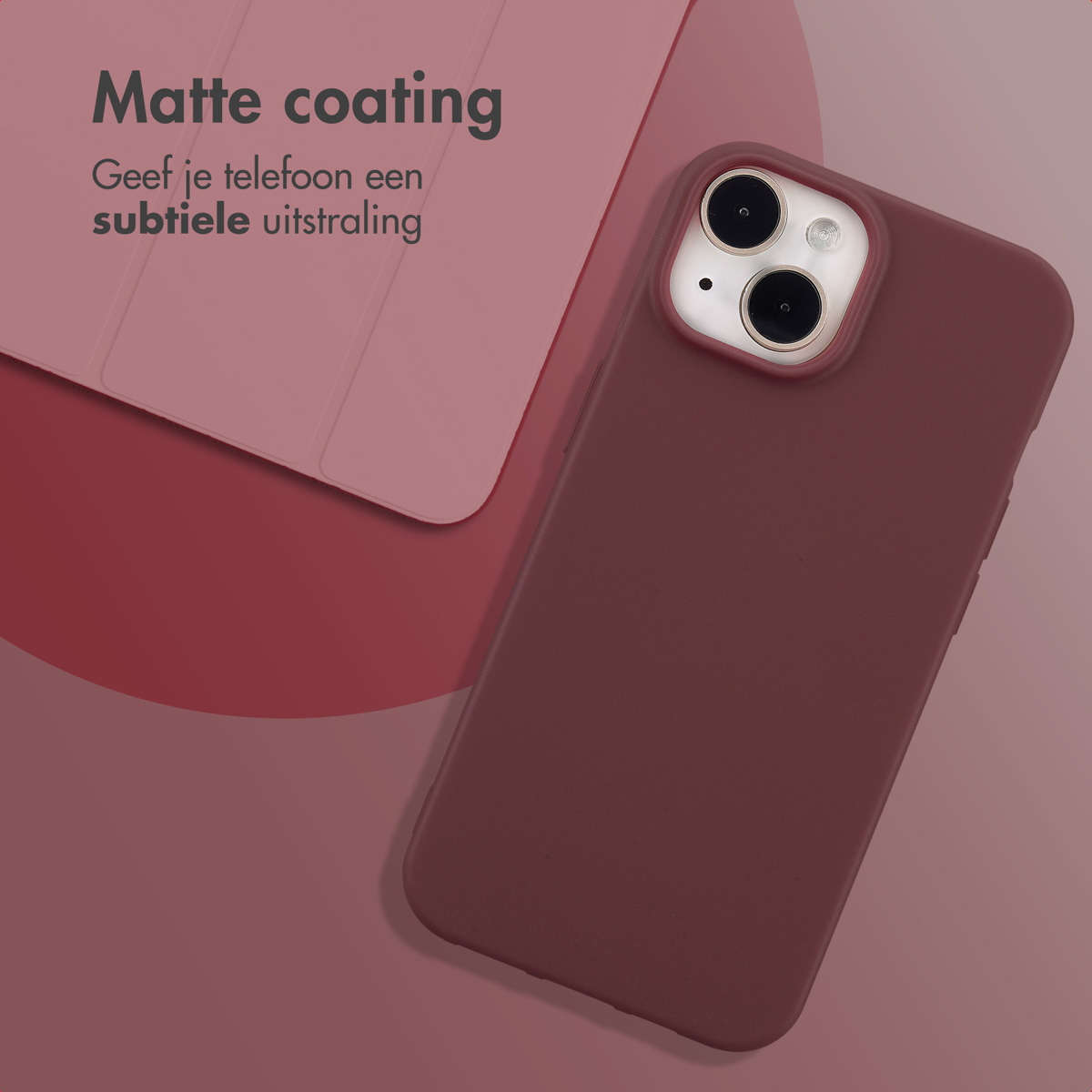 Burgundy phone case and phone, with text 'Matte coating' and Dutch text.