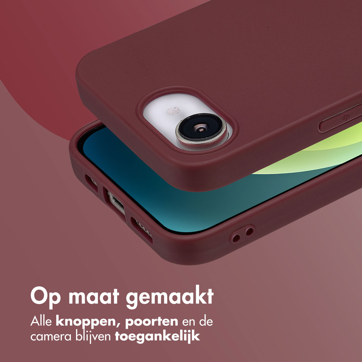 Burgunderrote Handyhülle auf einem Telefon, mit Tasten und Anschlusszugang, auf burgunderrotem Hintergrund.