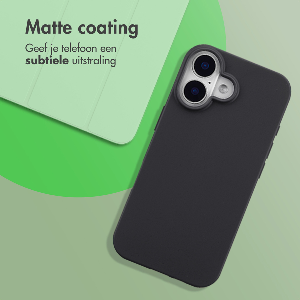 Un étui de téléphone noir avec un téléphone à l'intérieur. L'étui est mat et le fond est vert.