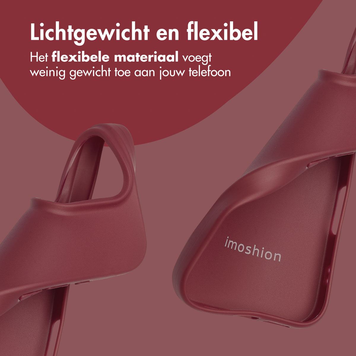 Deux coques de téléphone bordeaux côte à côte. Le texte mentionne un matériau léger et flexible.