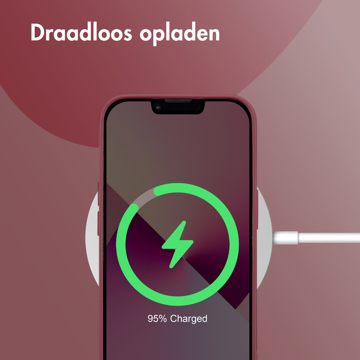 Telefon auf kabellosem Ladegerät, Bildschirm zeigt grünes Ladesymbol. Rote Handyhülle.