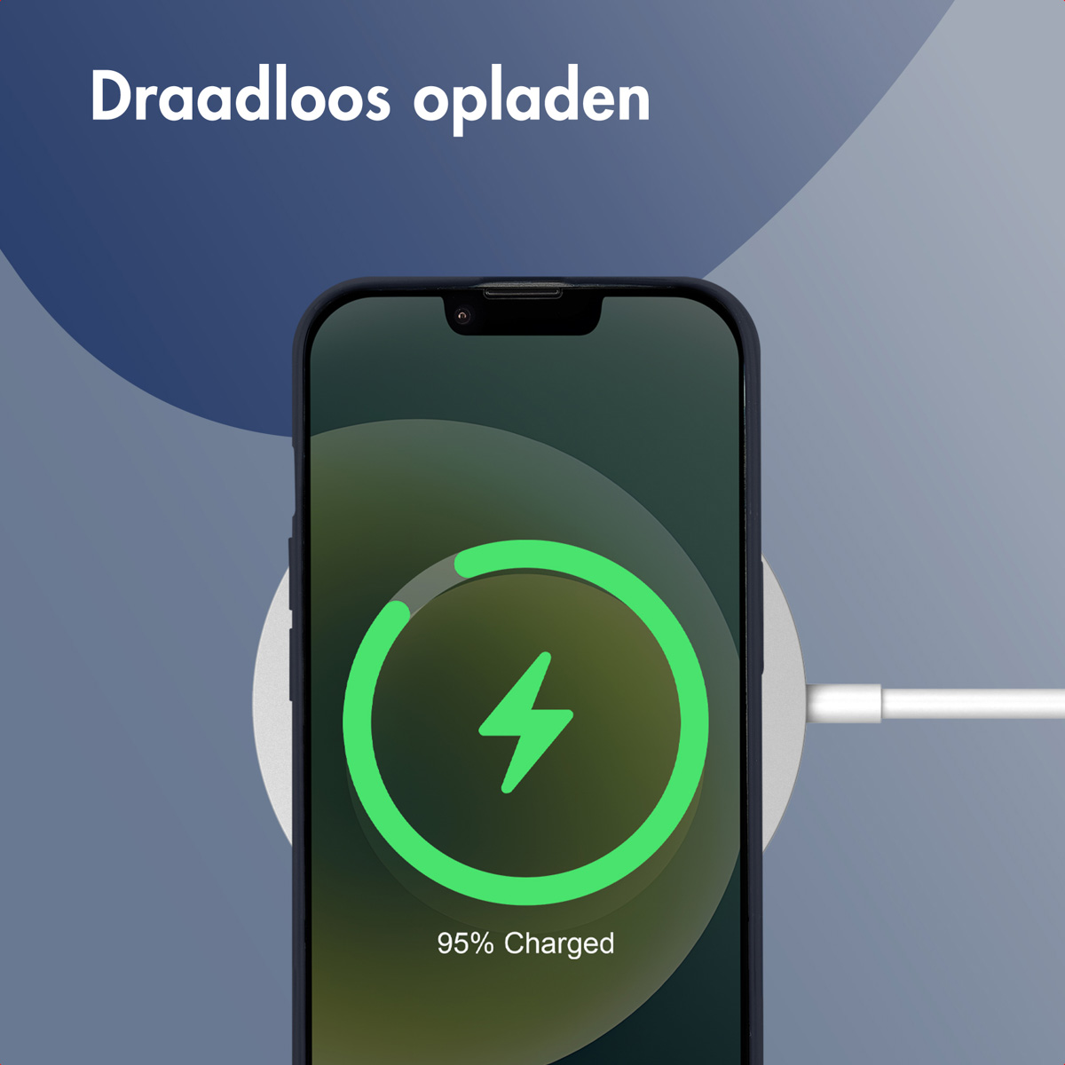 Telefon kabellos laden, grüne Ladeanzeige. Dunkelblauer Hintergrund. Weißes Ladepad.