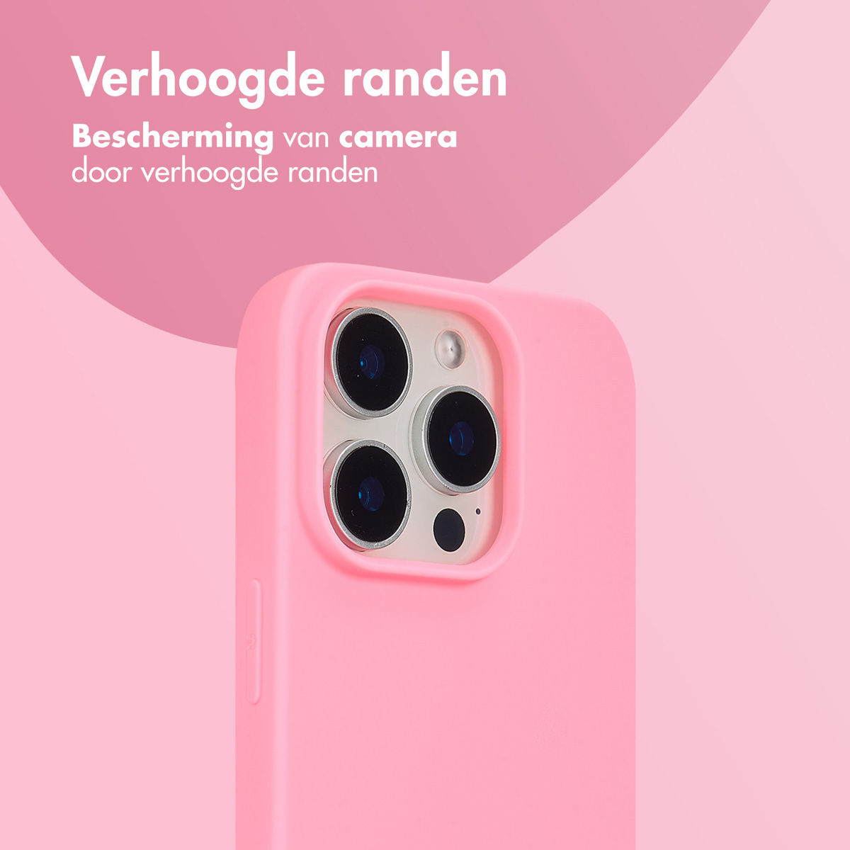 Gros plan sur une coque de téléphone rose avec trois objectifs d'appareil photo. Texte : Protection de la caméra par des bords surélevés.
