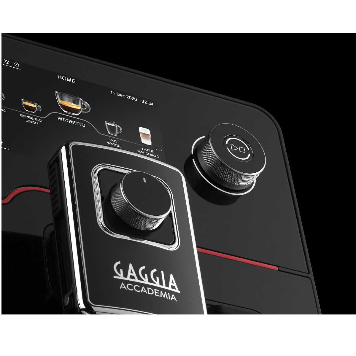 Nahaufnahme einer Gaggia Accademia Kaffeemaschine mit schwarzem Hintergrund.