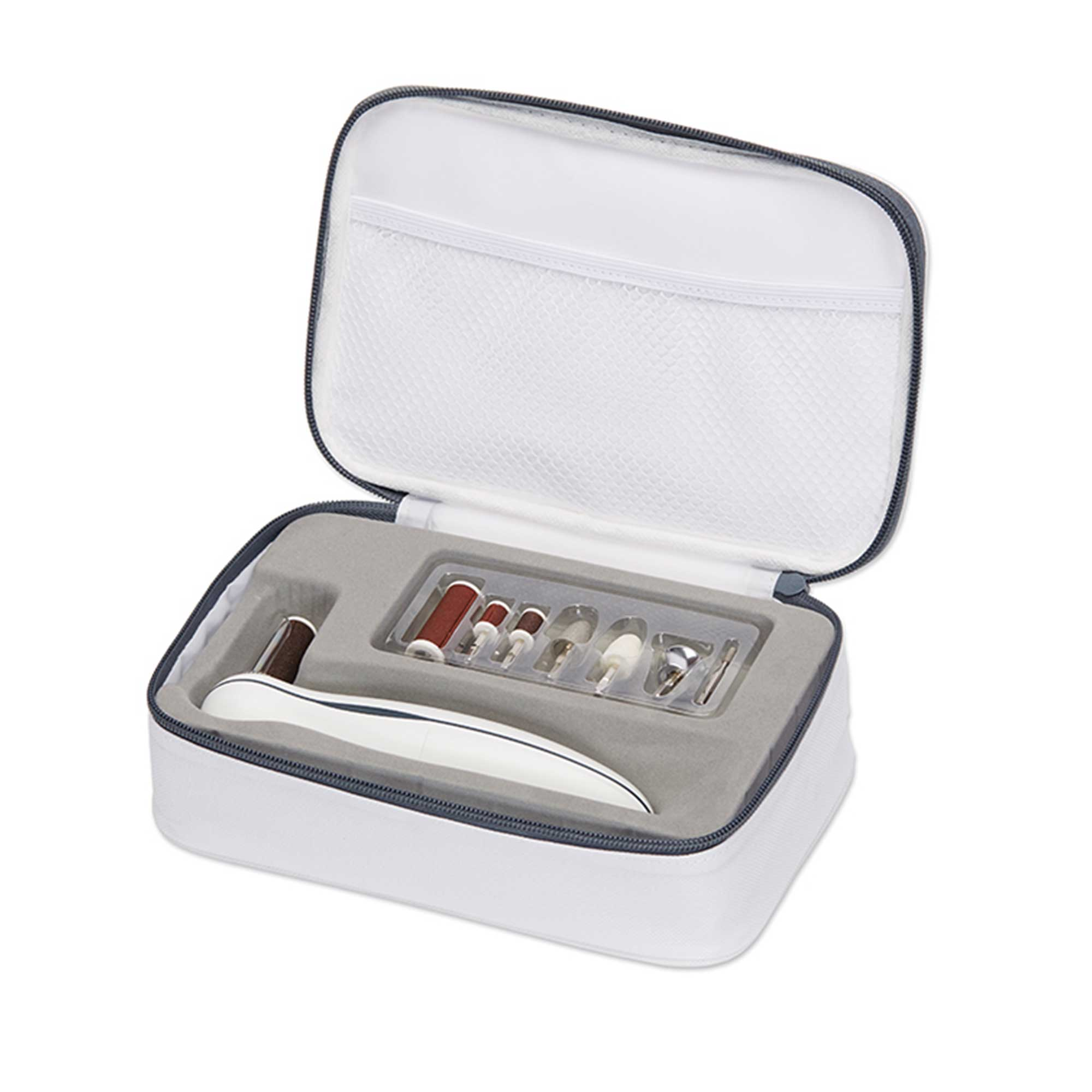 Białe etui zapinane na zamek błyskawiczny zawierające zestaw do pielęgnacji paznokci.