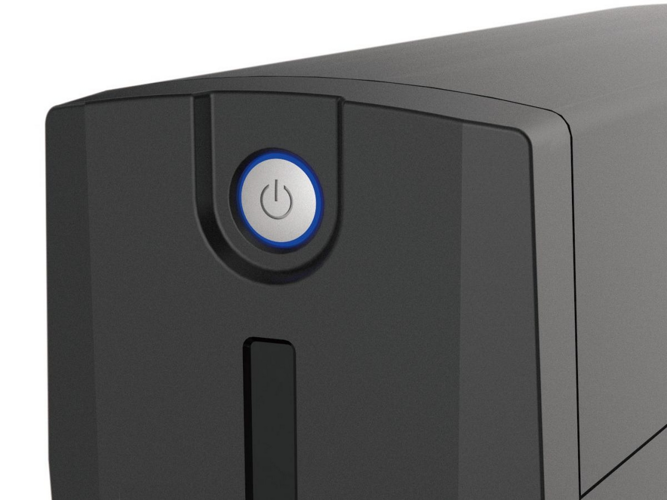 Primo piano del pulsante di accensione UPS nero, simbolo blu.
