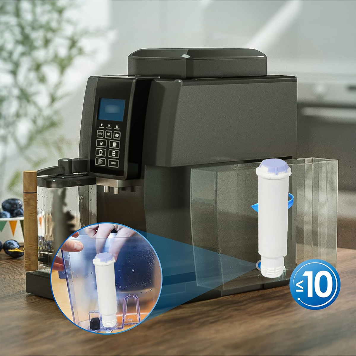 Eine Kaffeemaschine mit Filter, die einen Filterwechsel und eine blaue Anzeige zeigt.