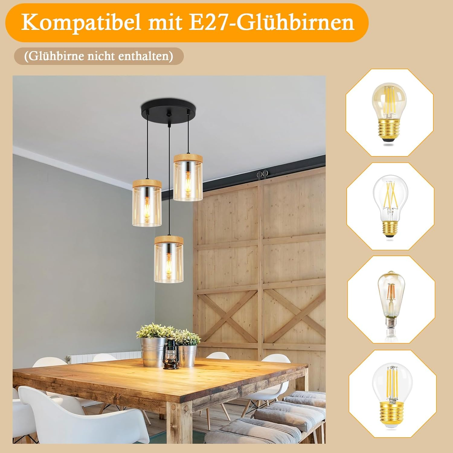 Drei Pendelleuchten mit Glasschirmen, Holzakzenten und Edison-Glühbirnen über einem Esstisch.