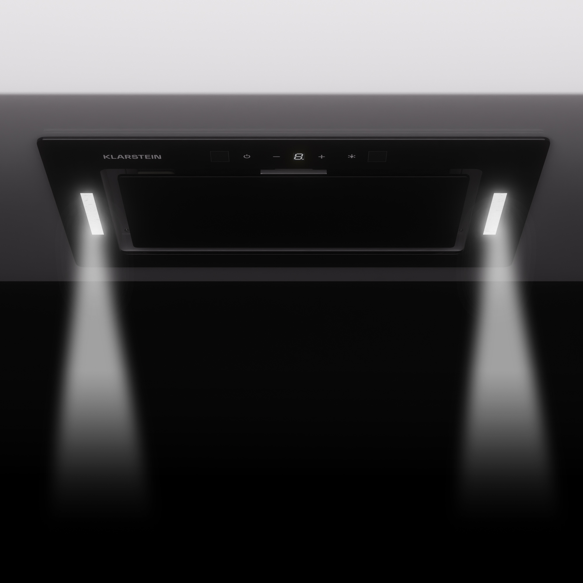 Cappa Klarstein nera con luci, montata a soffitto, sfondo scuro.