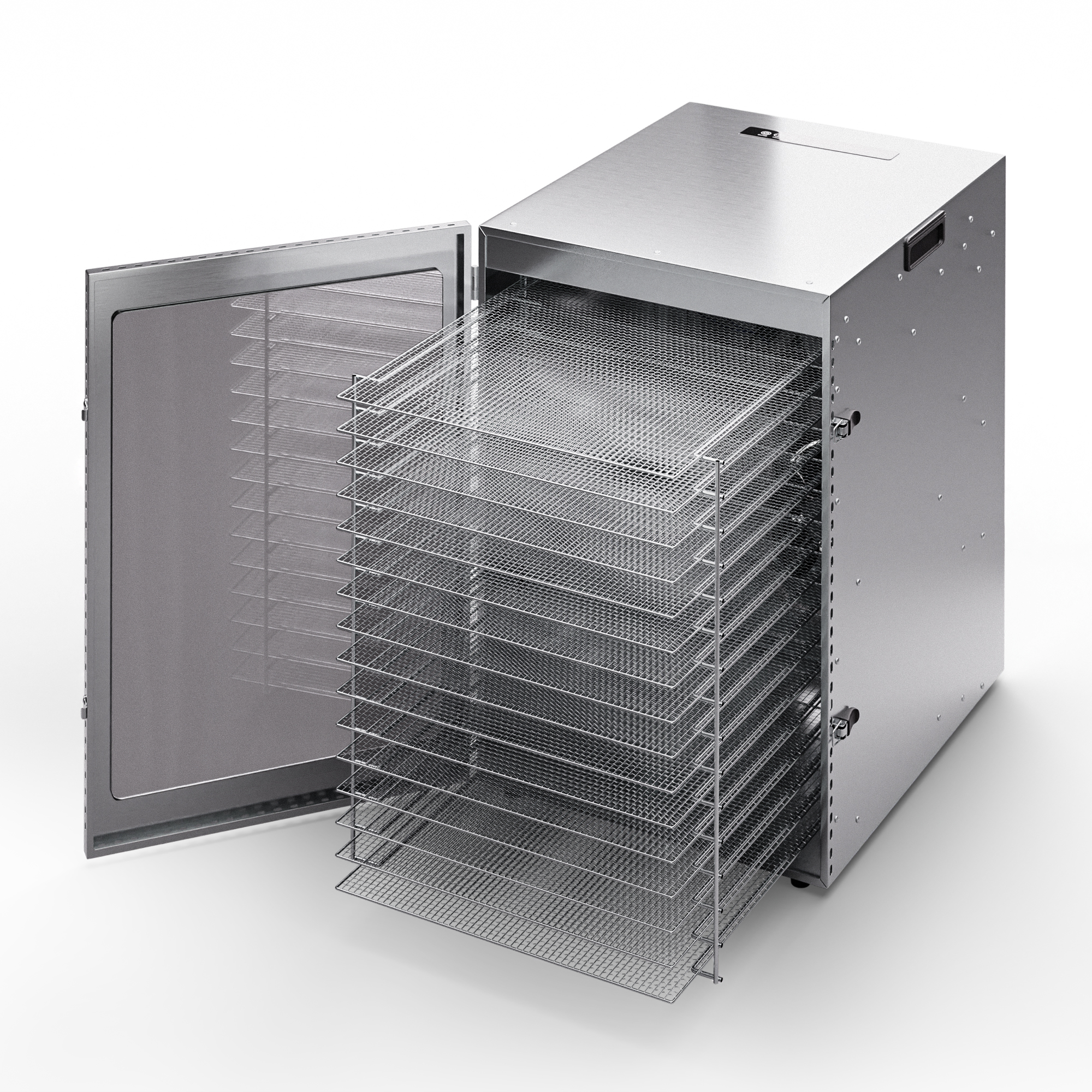 Un essiccatore alimentare aperto in acciaio inox con più griglie metalliche.