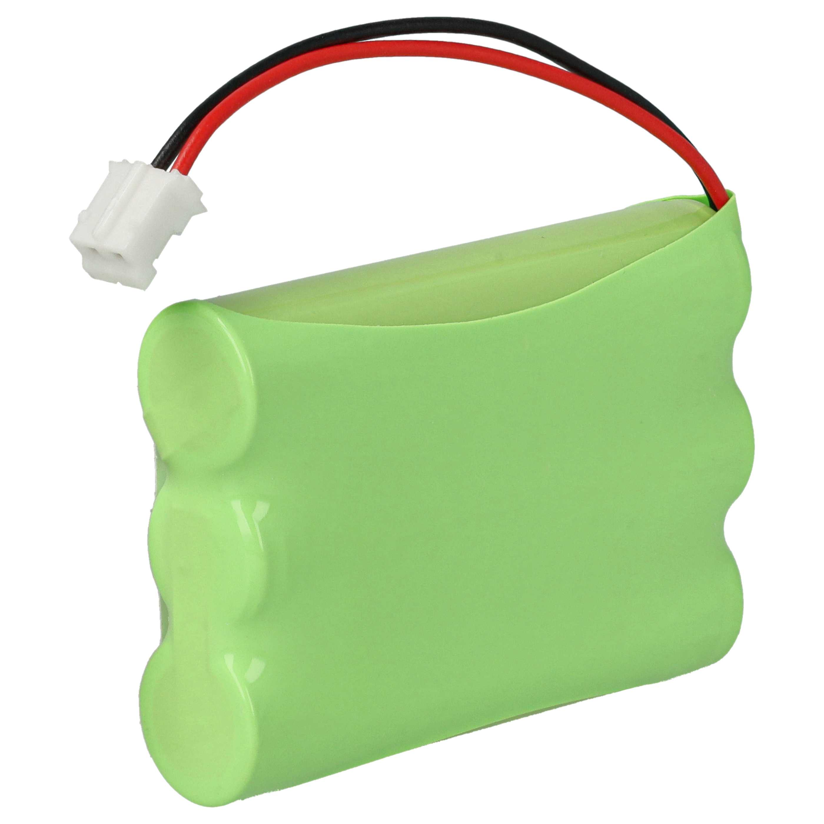 Grünes Akku-Pack mit schwarzen und roten Drähten und einem weißen Stecker.