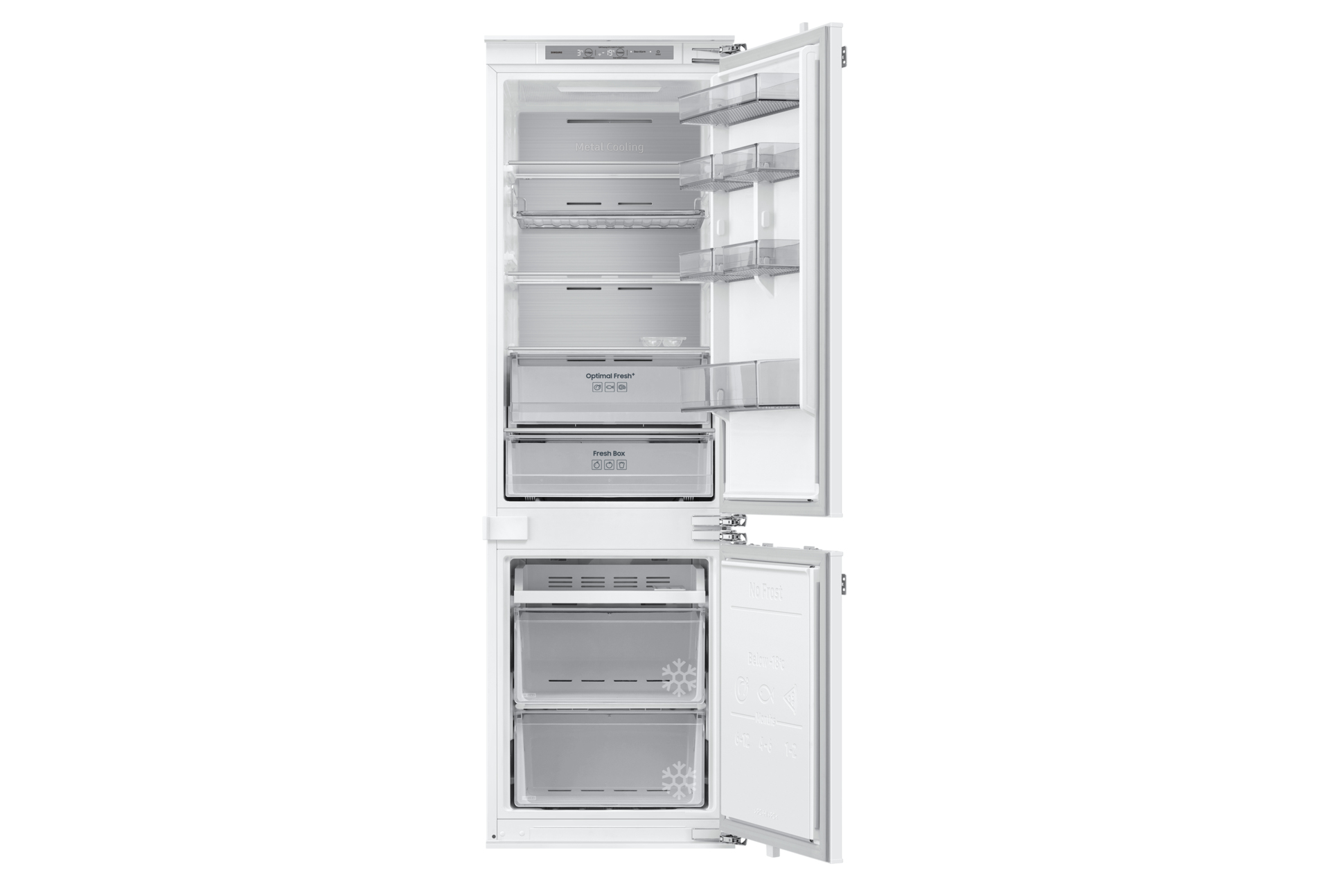Geöffneter weißer Kühlschrank mit sichtbaren Regalen und Stauräumen.