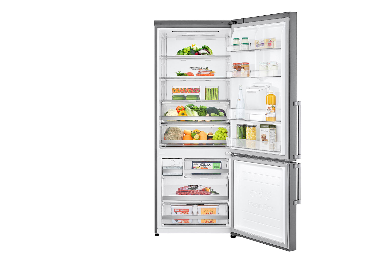 Ein geöffneter Kühlschrank mit Lebensmitteln, Gemüse in den oberen Regalen und Schubladen.