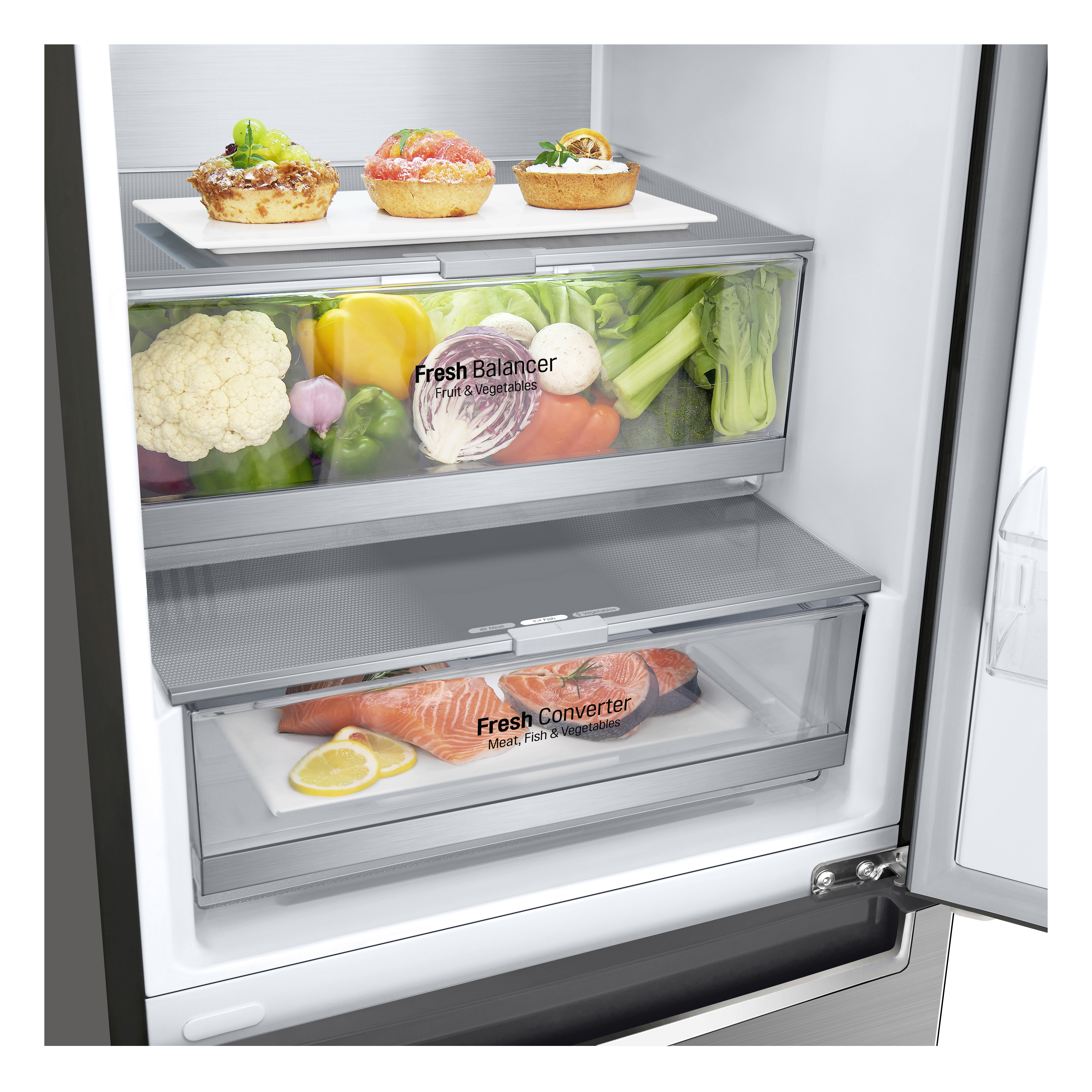 Interno frigorifero con vari alimenti. Include cassetti per cibi freschi e convertitore.