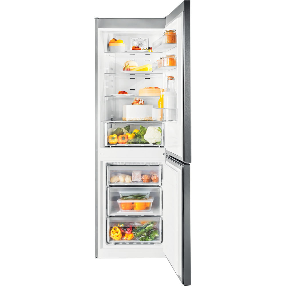 Refrigerador plateado abierto. Contenido incluye queso, pastel y otros alimentos en cajones y estantes.