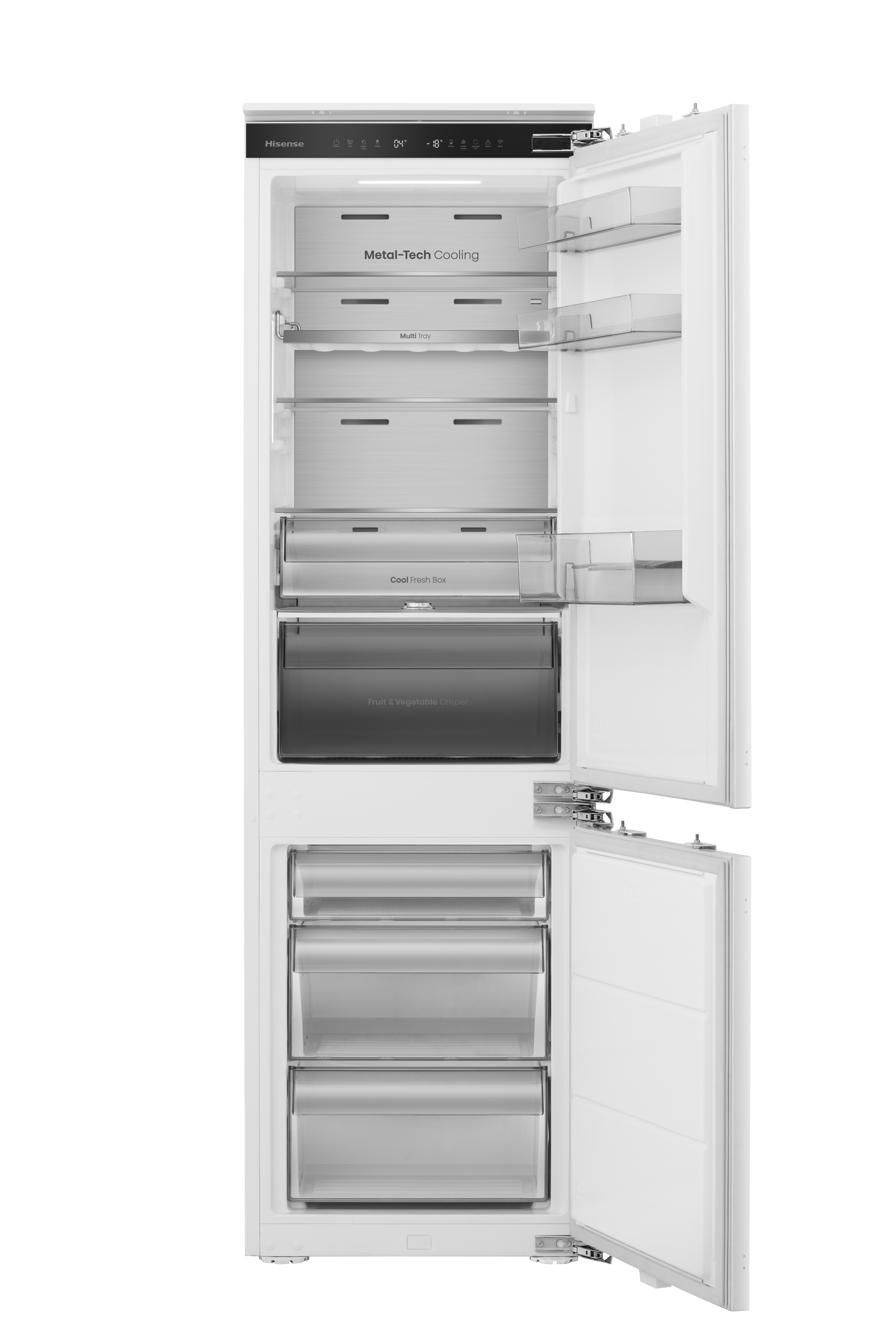 Biała lodówka Hisense z otwartymi drzwiami, pokazująca półki wewnętrzne.