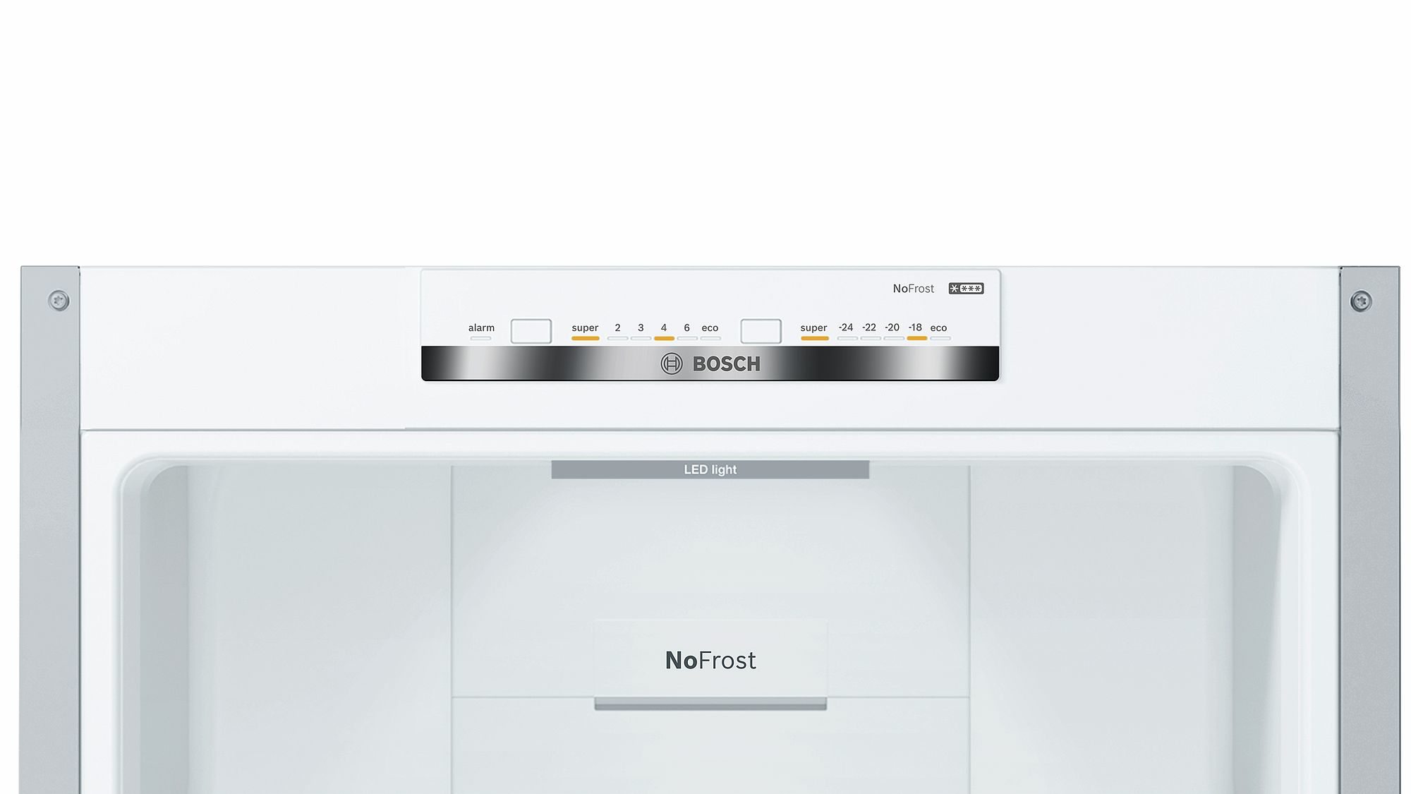 Close-up op het bovenste gedeelte van een witte koelkast met bedieningspaneel, inclusief temperatuurinstellingen en Bosch-logo.