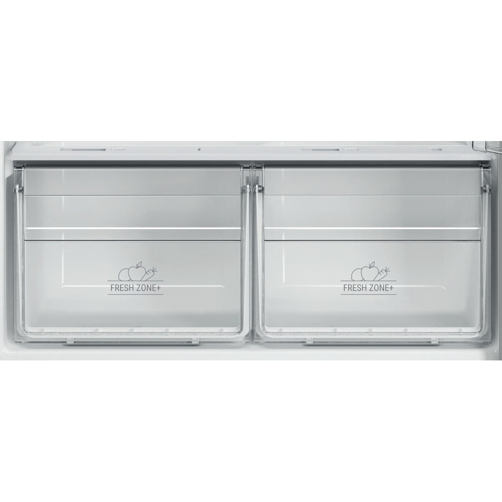Interno del frigorifero con due cassetti trasparenti. Le etichette sui cassetti riportano 'FRESH ZONE+'.