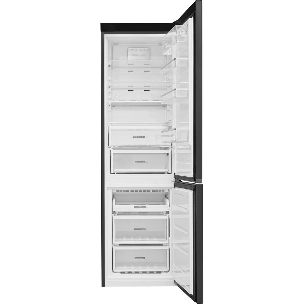 Un refrigerador negro, abierto mostrando estantes y compartimentos.