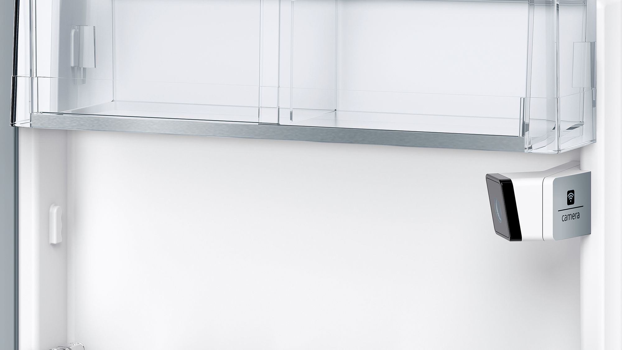 Interior de un refrigerador con una cámara etiquetada con la palabra 'cámara'.