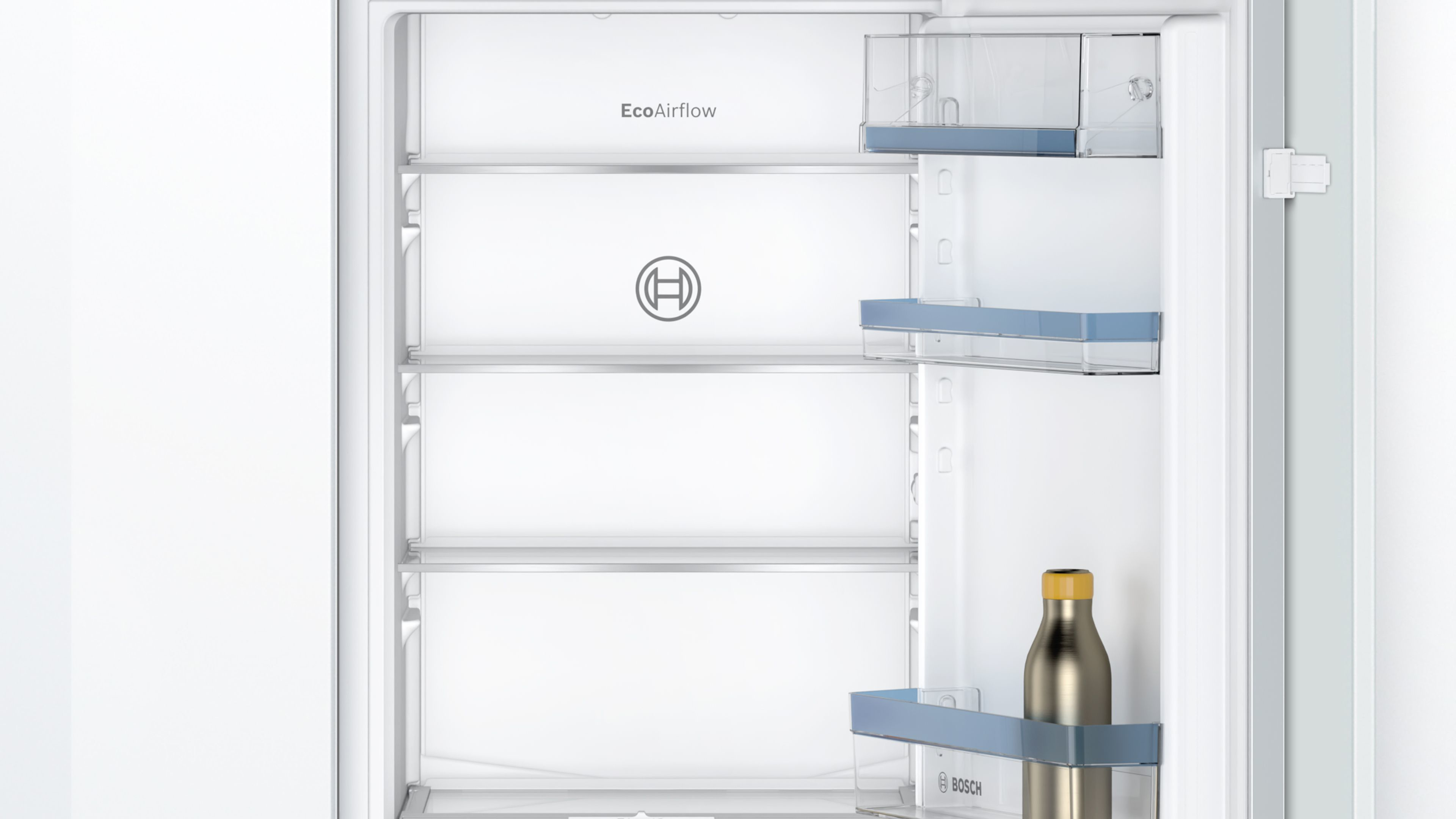 Leerer Kühlschrankinnenraum. Die Regale sind sichtbar, mit Bosch Logo und EcoAirFlow Text.