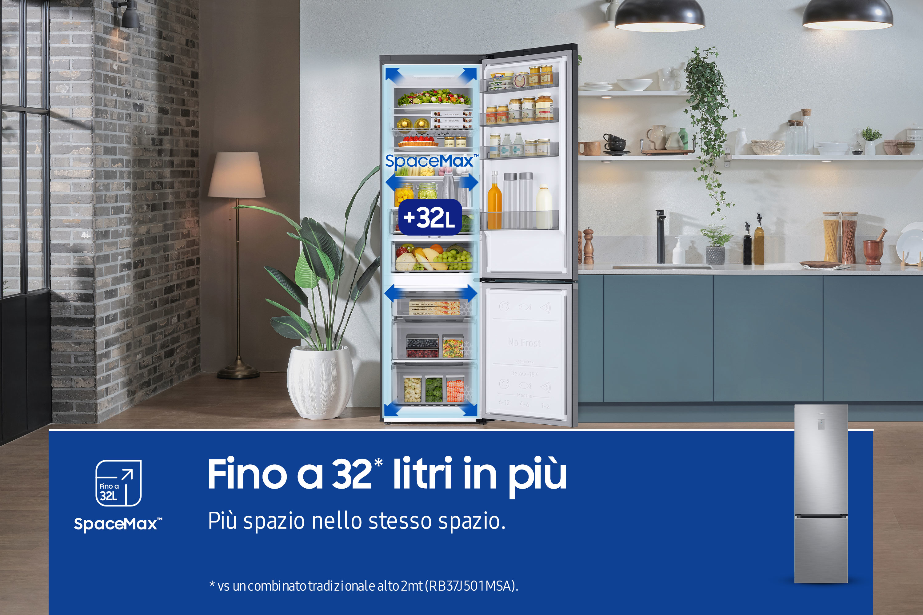 Frigorífico moderno con puertas abiertas, lleno de comida. Cocina en el fondo.