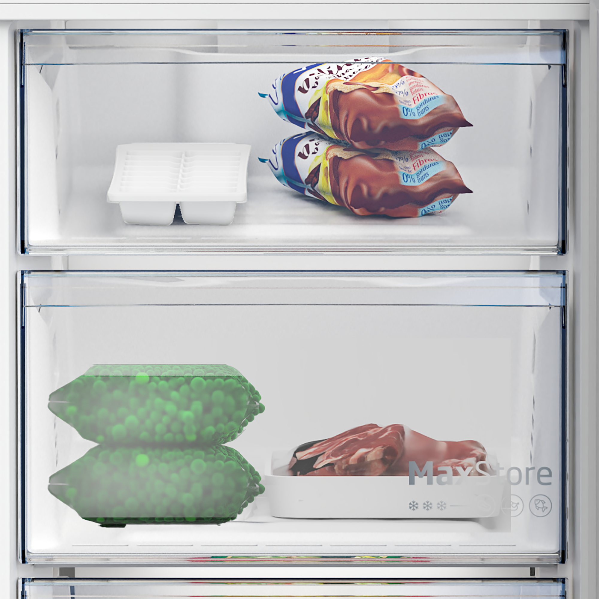 Ein offener Kühlschrank zeigt Tiefkühlkost und frisches Gemüse in transparenten Schubladen.