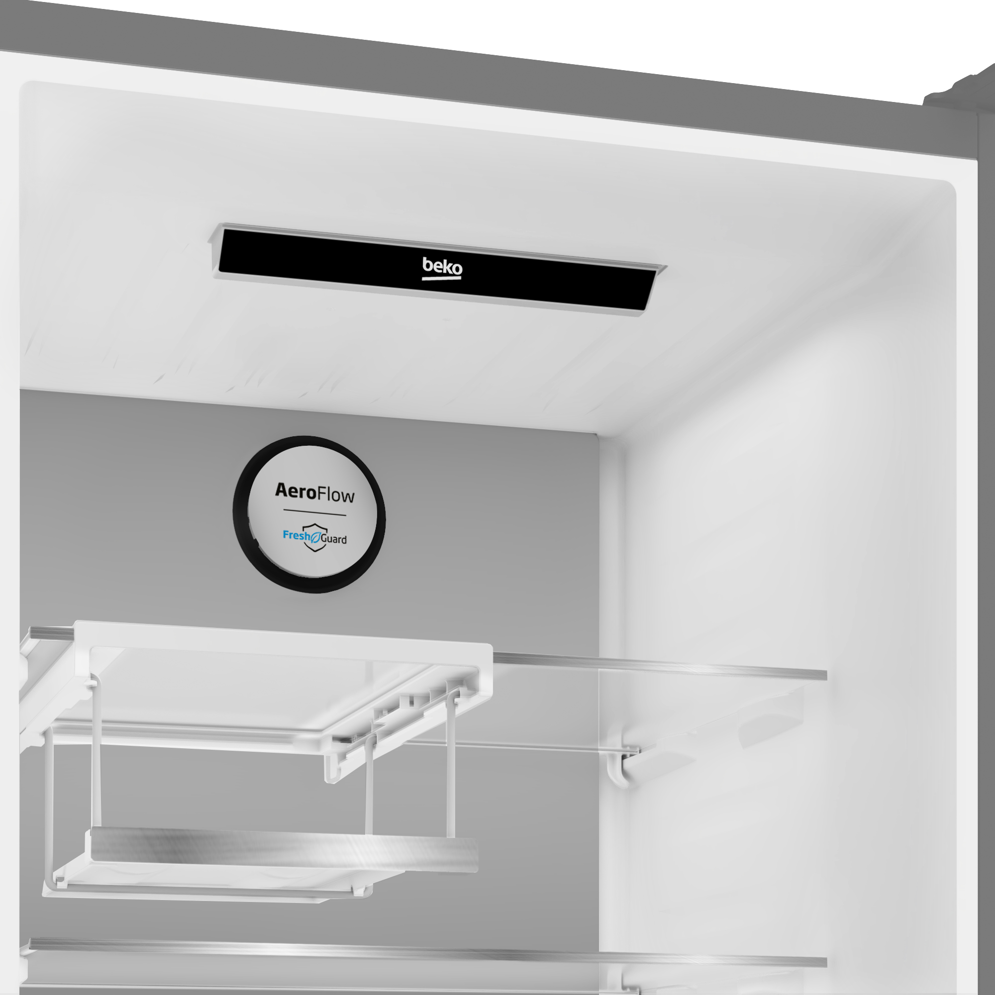 Szczegół wnętrza lodówki pokazujący logo AeroFlow, półki i czarny panel marki. Ściany są szare.