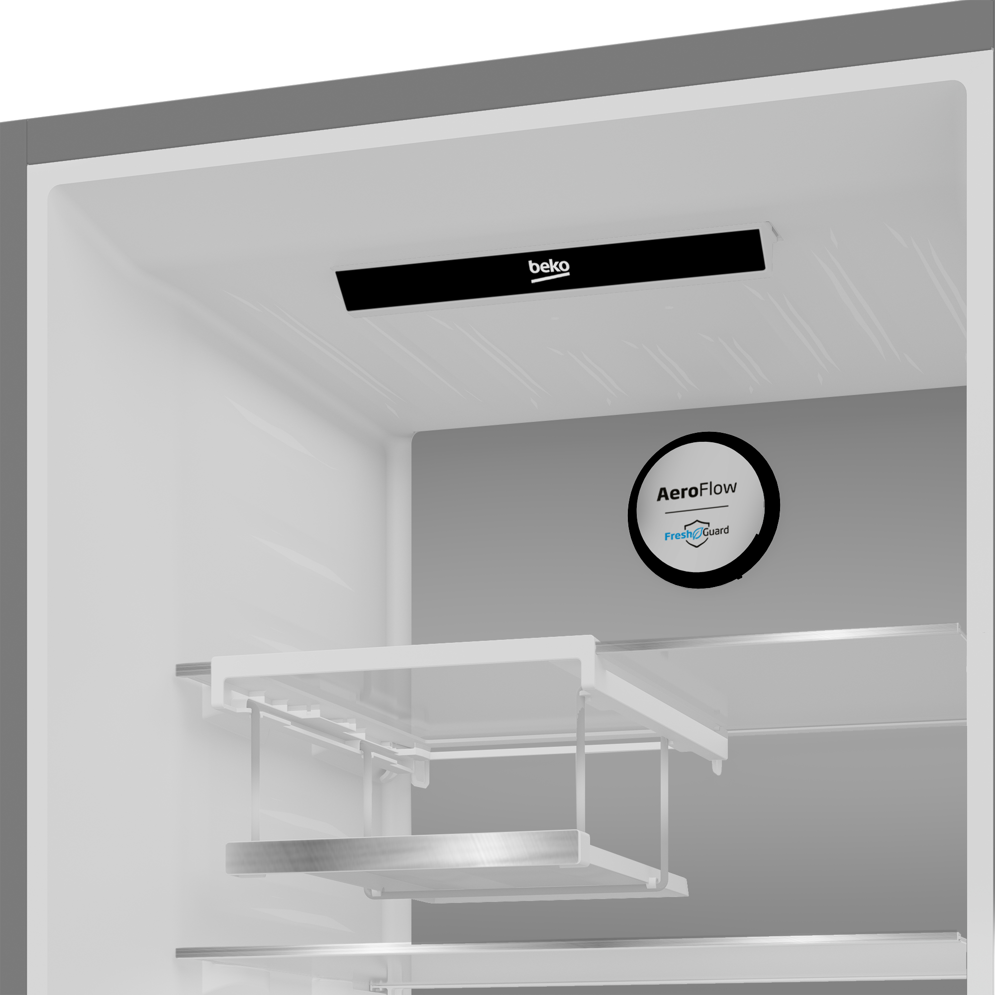 Wnętrze lodówki Beko. Zawiera półki, logo i technologię AeroFlow.