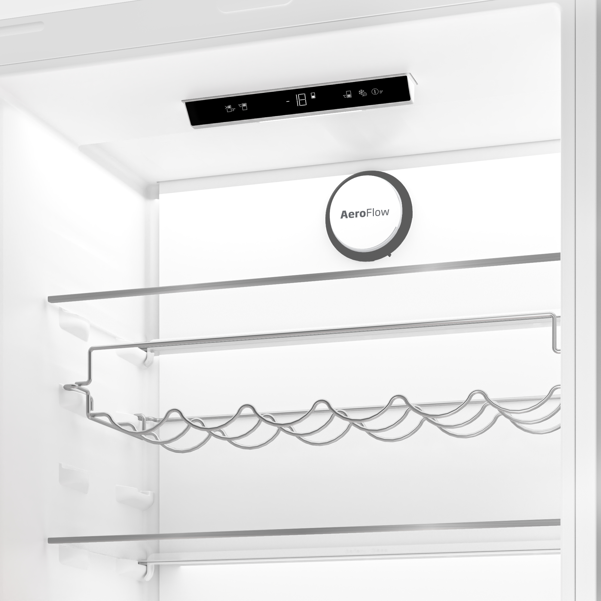 Interior del refrigerador con estantes y una vinoteca. Cuenta con un sistema de circulación de aire 'AeroFlow'.