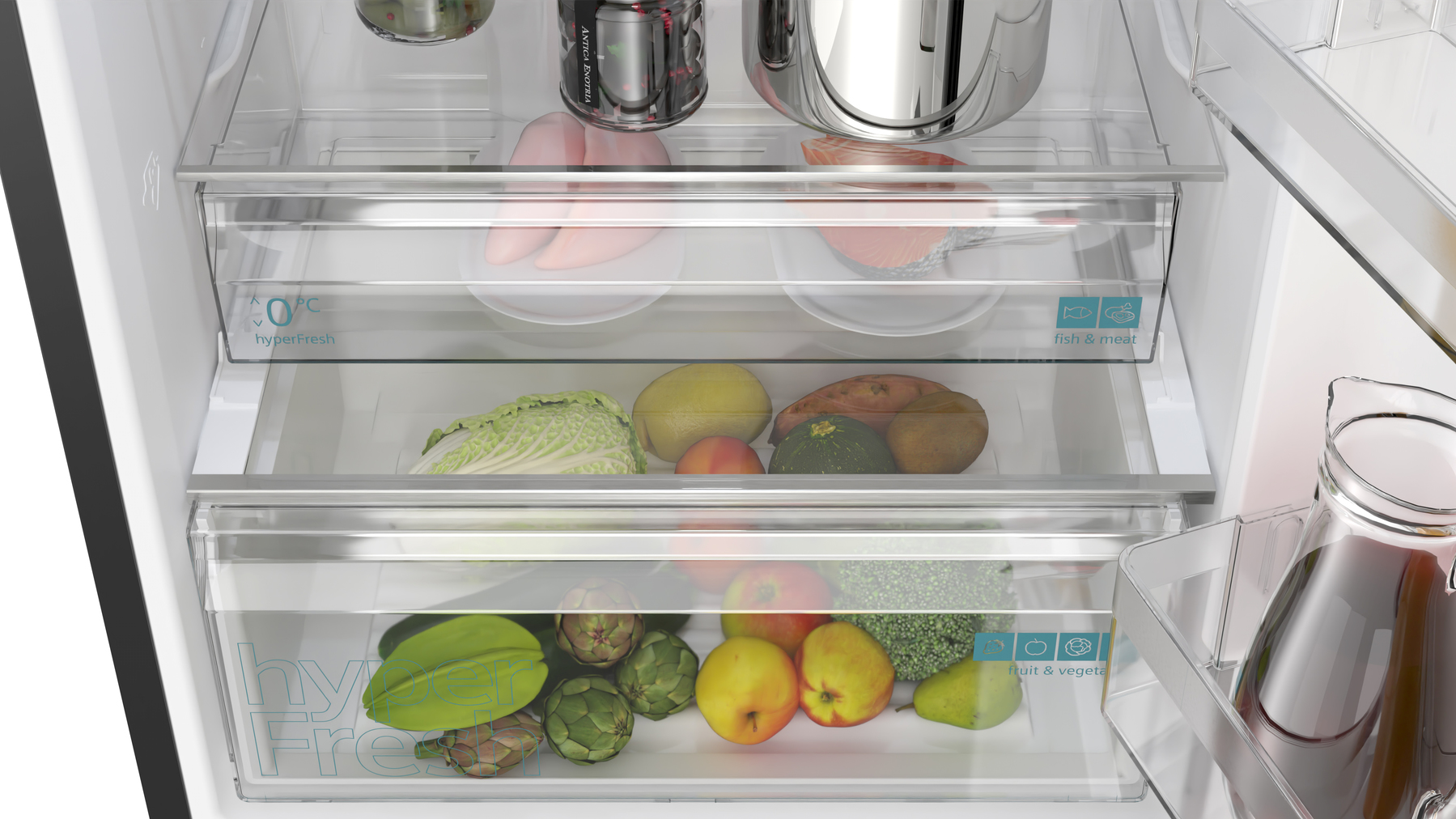 Kühlschubladen gefüllt mit verschiedenen Lebensmitteln wie Gemüse, Obst und verpacktem Fleisch.
